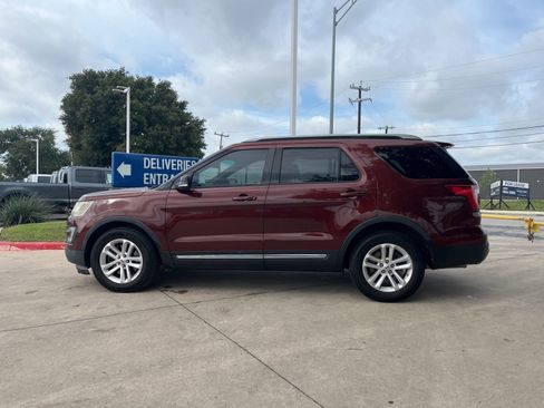 Used 2016 Ford Explorer XLT w/ Equipment Group 202A FWD image 3