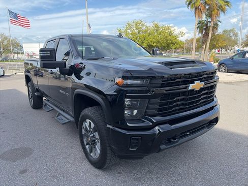Used 2024 Chevrolet Silverado 2500 Custom w/ Custom Value Package image 1