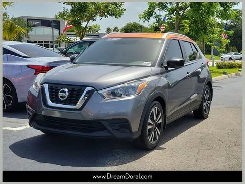 Used 2018 Nissan Kicks SV FWD image 1