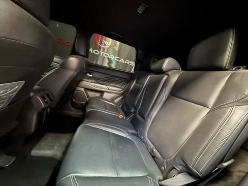 Used 2022 Mitsubishi Outlander LE image 3