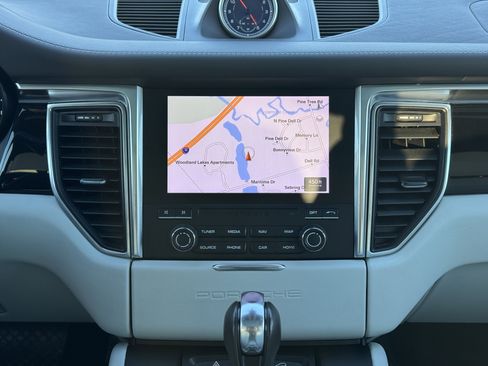 Used 2018 Porsche Macan S image 37