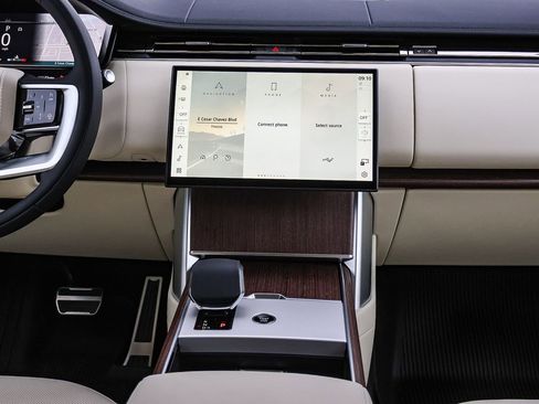 New 2026 Land Rover Range Rover SE image 23