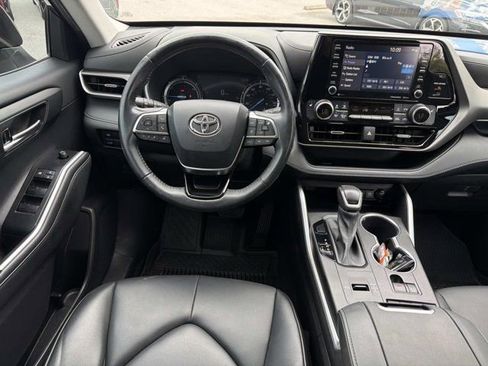 Certified 2020 Toyota Highlander XLE FWD image 23