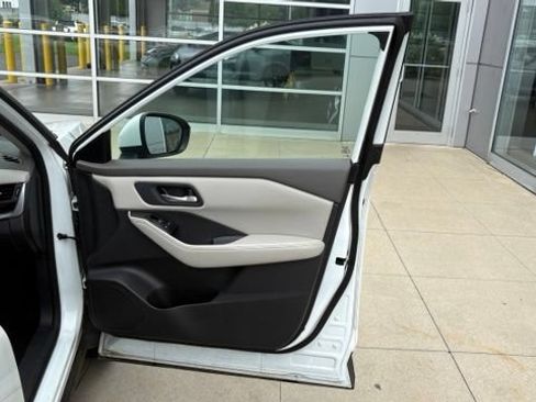 Used 2025 Nissan Rogue SV AWD/4WD image 30