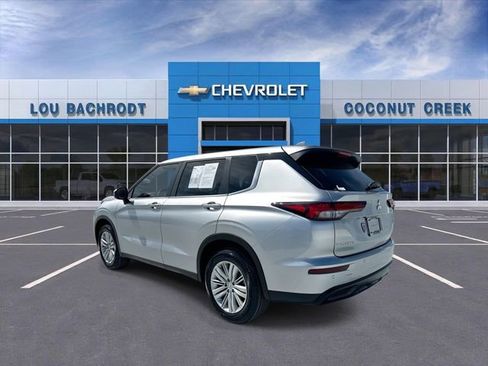 Used 2024 Mitsubishi Outlander ES FWD image 6