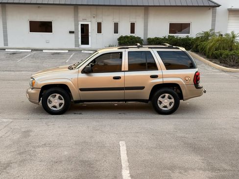 Used 2005 Chevrolet TrailBlazer LS w/ LS Preferred Equipment Group RWD image 4