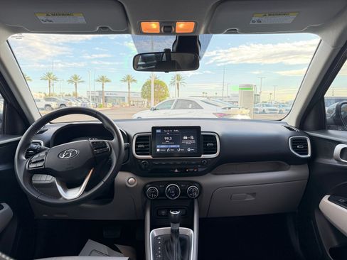 Used 2024 Hyundai Venue SEL FWD image 20
