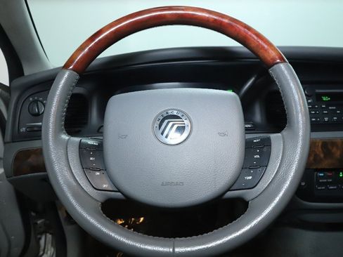 Used 2005 Mercury Grand Marquis LS image 31