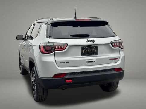 Used 2025 Jeep Compass Trailhawk AWD/4WD image 3