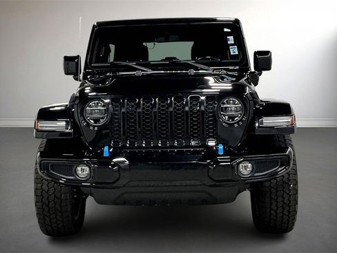 Used 2022 Jeep Wrangler Unlimited Sahara image 2