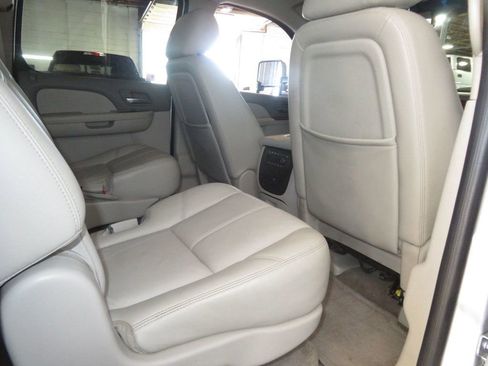 Used 2010 GMC Yukon XL SLT w/ SLT-2 Equipment Package image 33