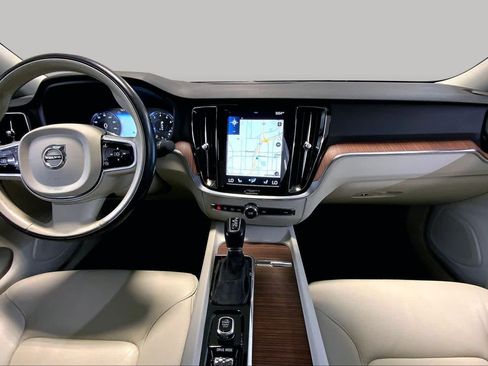 Used 2019 Volvo S60 T5 Momentum w/ Multimedia Package FWD image 15