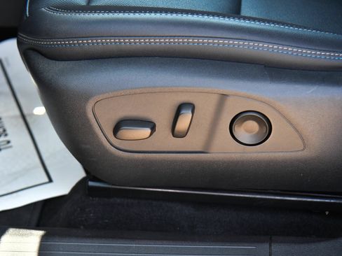 Used 2025 Chevrolet Equinox EV LT FWD image 16