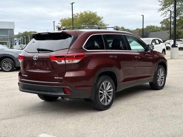 Used 2019 Toyota Highlander XLE AWD/4WD image 5