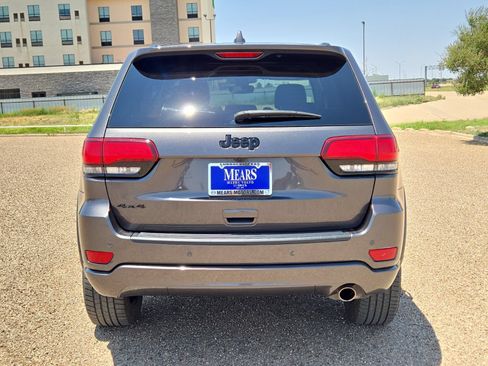 Used 2019 Jeep Grand Cherokee Altitude AWD/4WD image 4