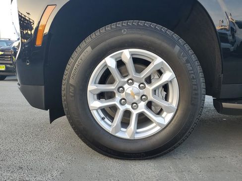 New 2026 Chevrolet Suburban LS image 6