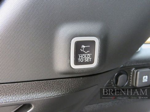 Used 2023 Jeep Grand Cherokee Altitude RWD image 17