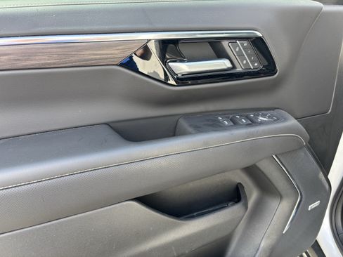 Used 2025 Chevrolet Tahoe Premier w/ Sun And Tow Package RWD image 15