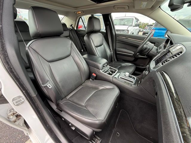 Used 2022 Chrysler 300 Touring L w/ Popular Equipment Group AWD/4WD image 25