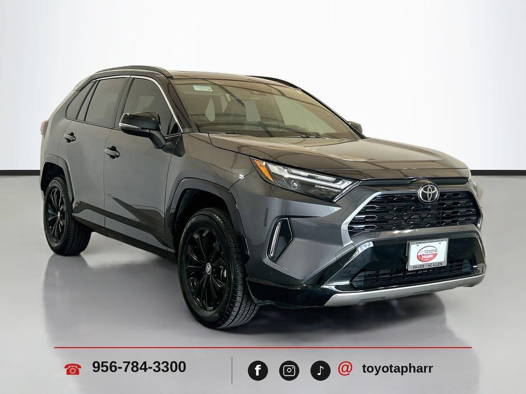Used 2025 Toyota RAV4 XSE AWD/4WD image 3