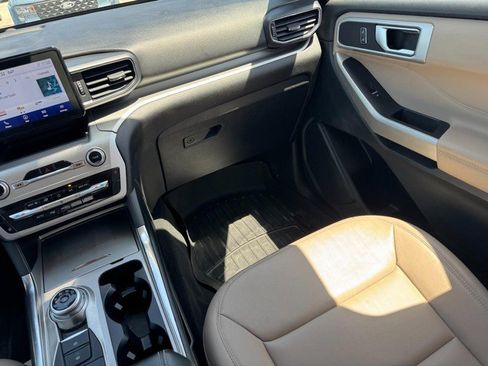 Used 2022 Ford Explorer XLT w/ Equipment Group 202A AWD/4WD image 15