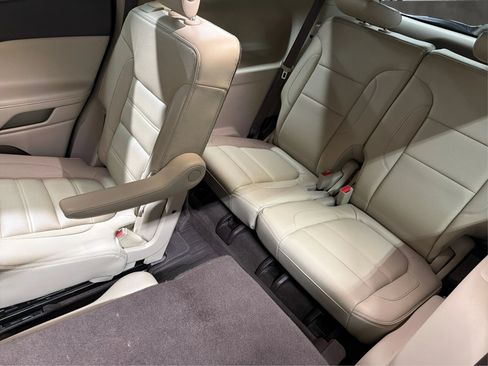 Used 2017 GMC Acadia Denali w/ Technology Package FWD image 29