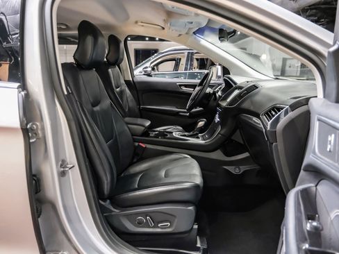 Used 2018 Ford Edge Titanium w/ Technology Package image 38