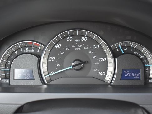 Used 2012 Toyota Camry SE FWD image 17