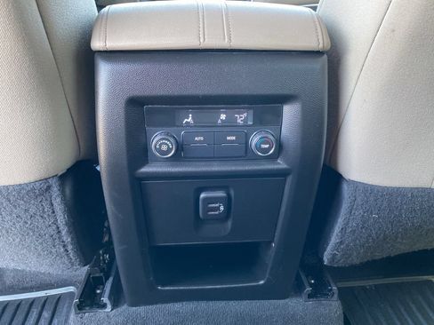 Used 2023 Chevrolet Traverse LS FWD image 23