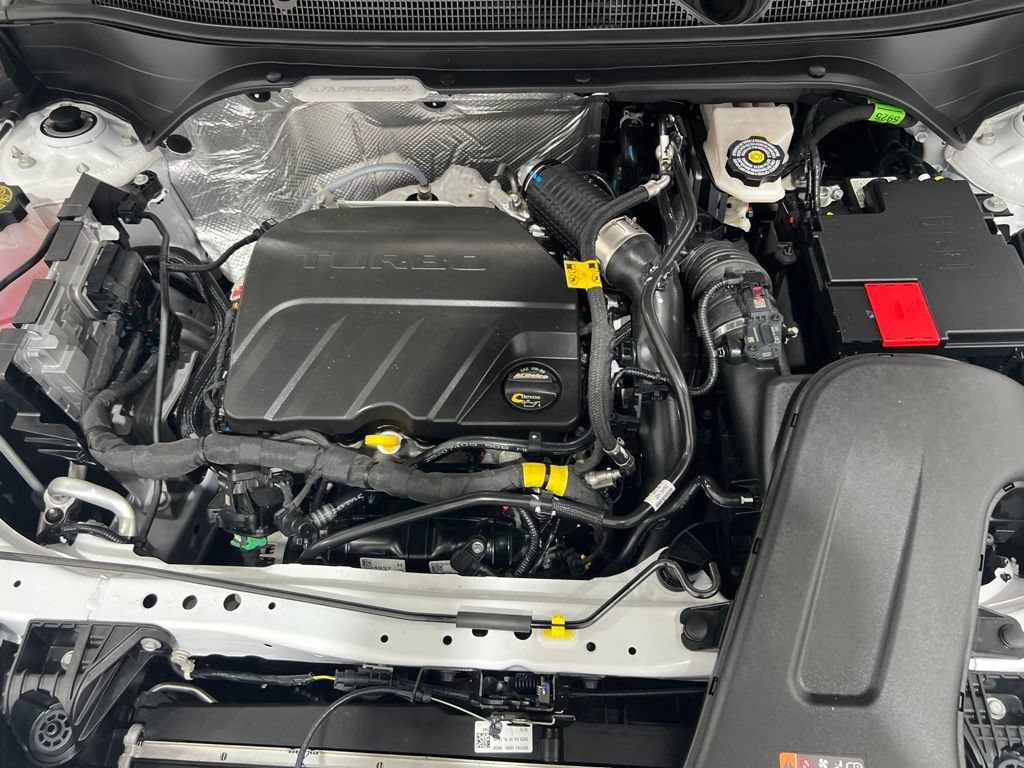 Used 2025 Chevrolet Trax RS w/ Sunroof Package FWD image 27