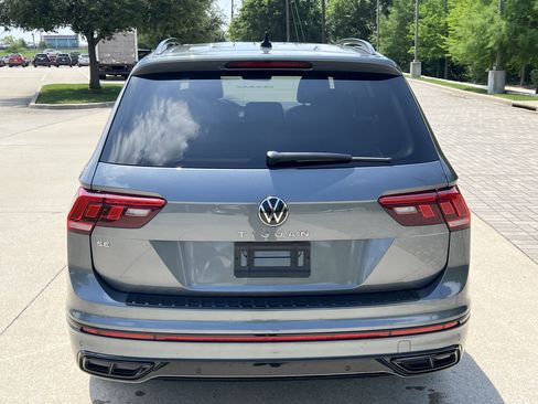 Certified 2024 Volkswagen Tiguan SE R-Line FWD image 9