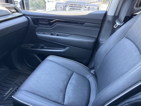 Used 2024 Honda Odyssey Elite image 25