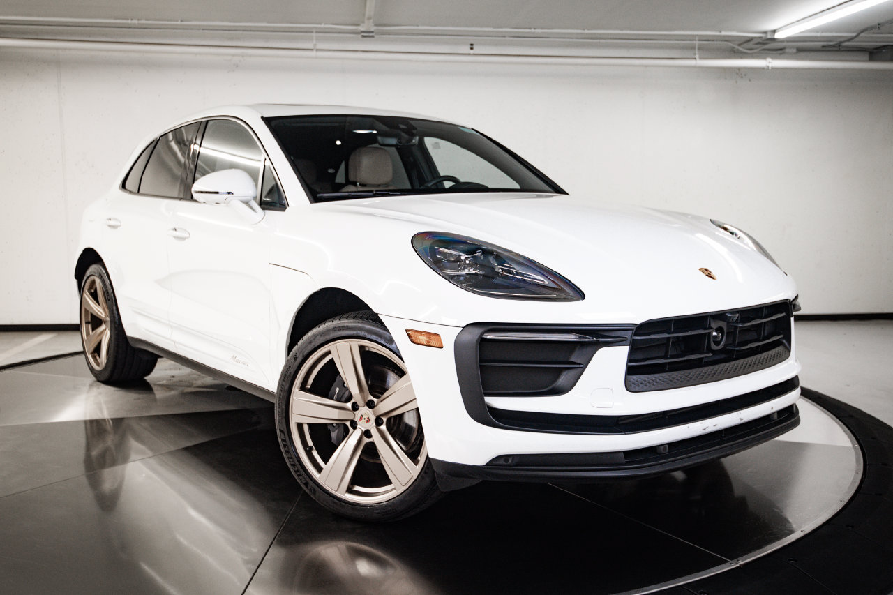 Certified 2026 Porsche Macan AWD/4WD image 9