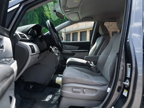 Used 2016 Honda Odyssey LX image 18