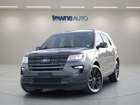 Used 2018 Ford Explorer XLT AWD/4WD image 6