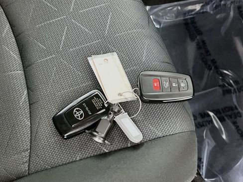 Used 2025 Toyota RAV4 XLE w/ Convenience Package FWD image 36