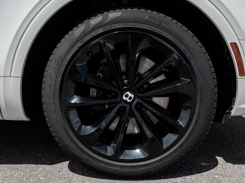 Certified 2022 Bentley Bentayga AWD/4WD image 16