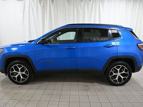 Used 2024 Jeep Compass Latitude image 9