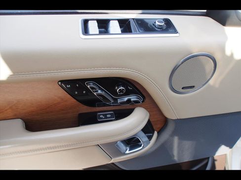 Used 2019 Land Rover Range Rover Supercharged image 23