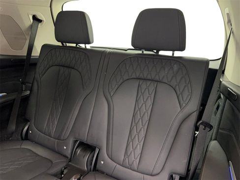 Used 2023 BMW X7 xDrive40i image 40