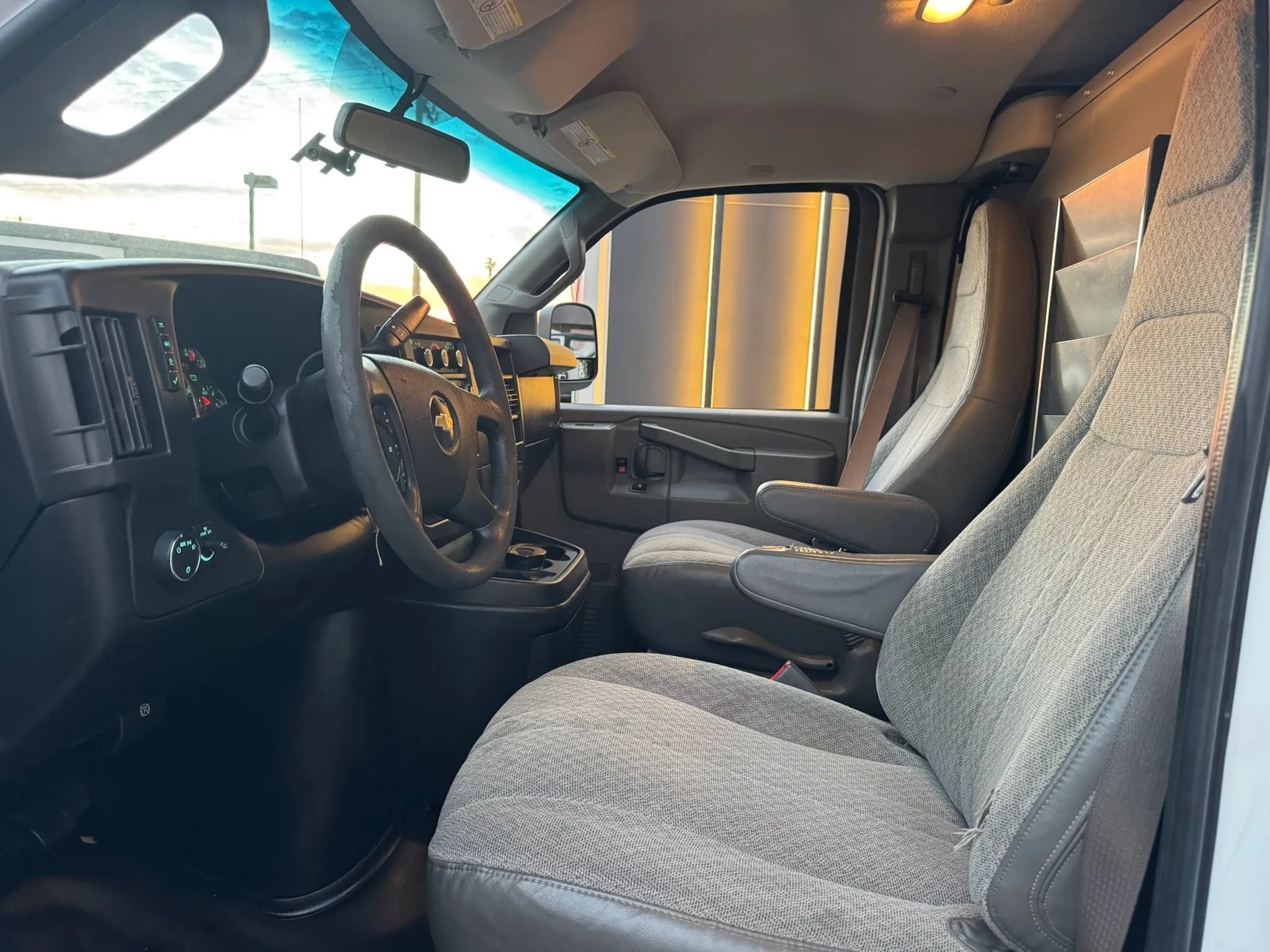 Used 2018 Chevrolet Express 2500 w/ Driver Convenience Package RWD image 10