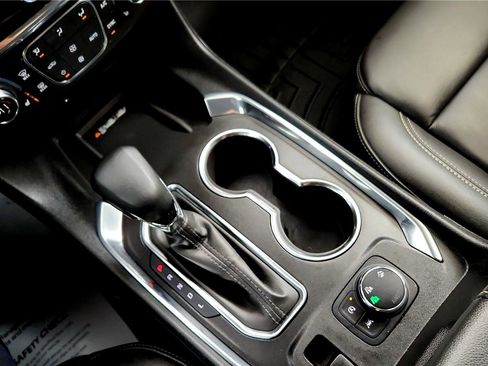 Used 2023 Chevrolet Traverse LT image 19