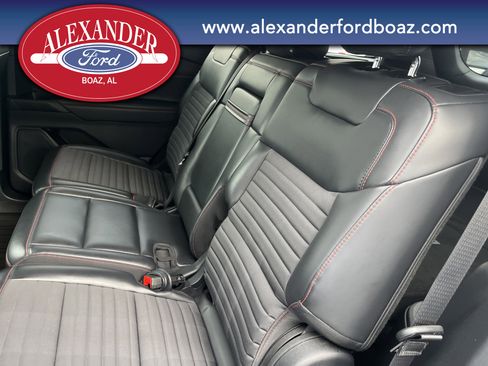 Used 2025 Ford Explorer ST-Line w/ ST-Line Street Pack image 14