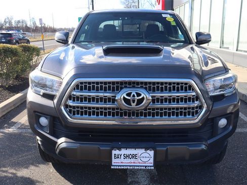 Used 2017 Toyota Tacoma TRD Sport image 5