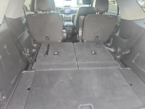 Used 2022 Ford Explorer XLT w/ Equipment Group 202A AWD/4WD image 8