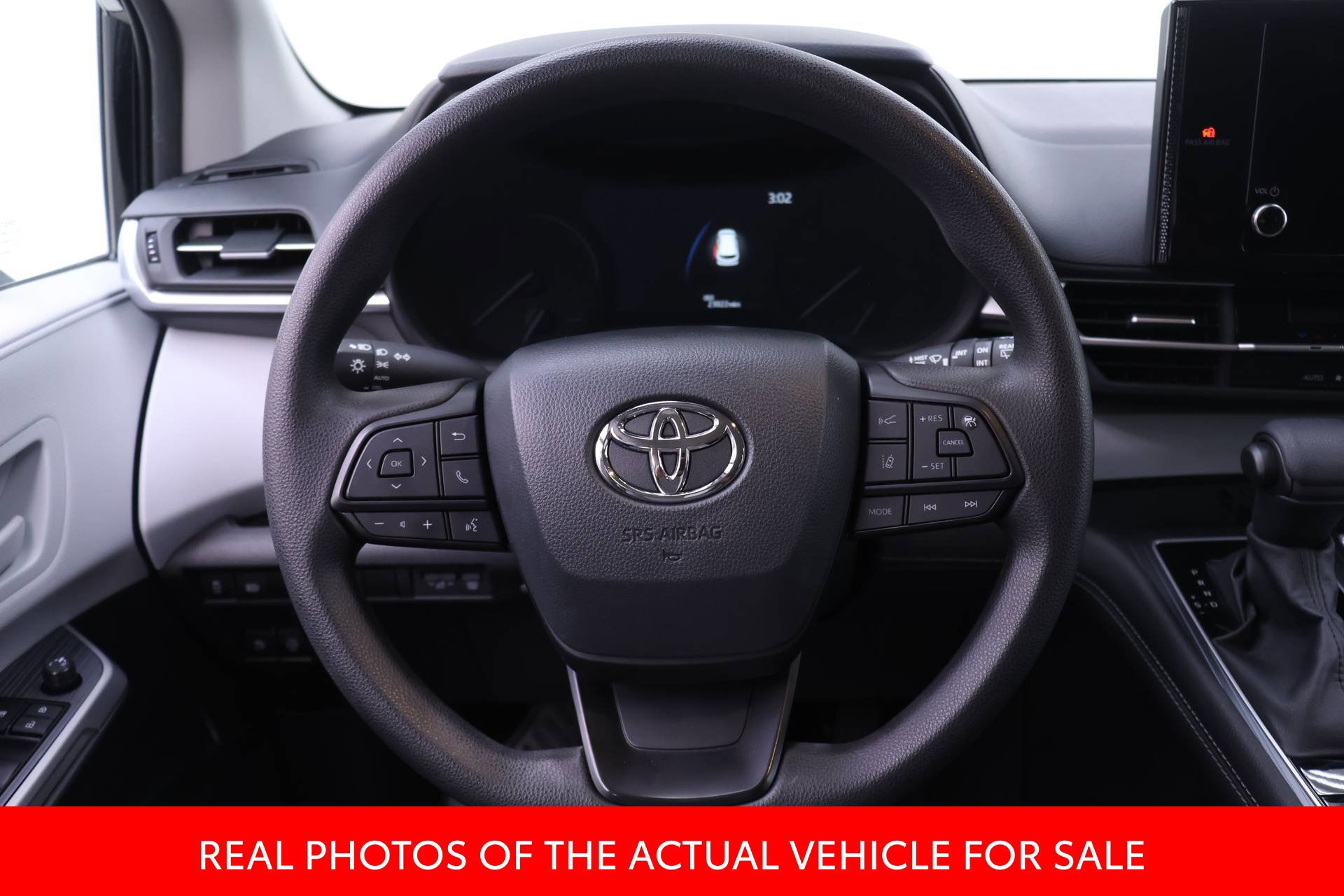 Certified 2025 Toyota Sienna LE AWD/4WD image 13