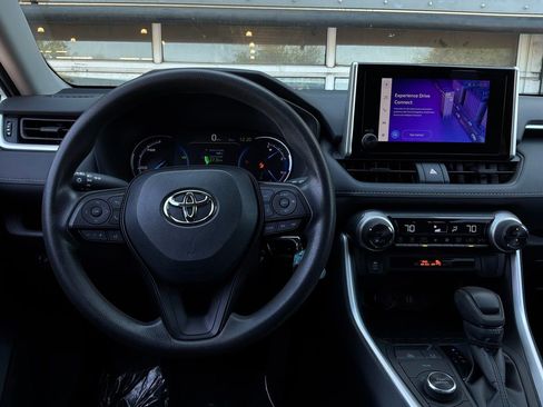 Used 2025 Toyota RAV4 LE AWD/4WD image 13