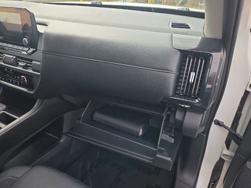 Used 2024 Nissan Pathfinder S AWD/4WD image 35