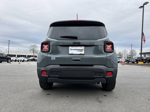 Used 2018 Jeep Renegade Altitude image 9