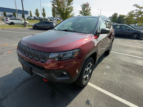 Used 2022 Jeep Compass Trailhawk w/ Sun and Sound Group image 7